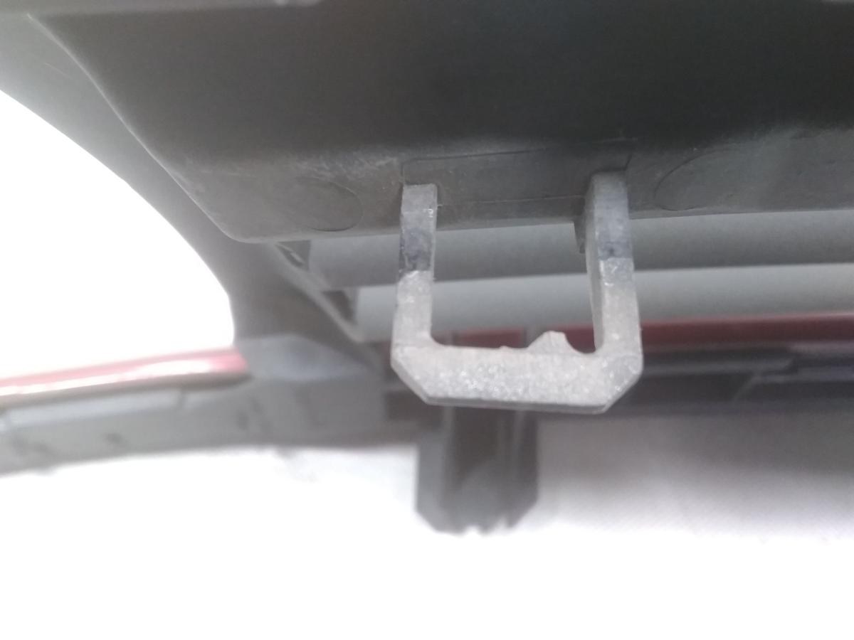 VW Vento Kühlergrill 1H5853653 mit Grillleiste LC3T Indianrot Metallic BJ1992