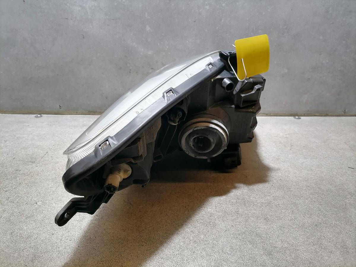 Toyota Yaris XP9 Scheinwerfer links Halogen BJ08, eine Halterung leicht beschädigt 811100D120