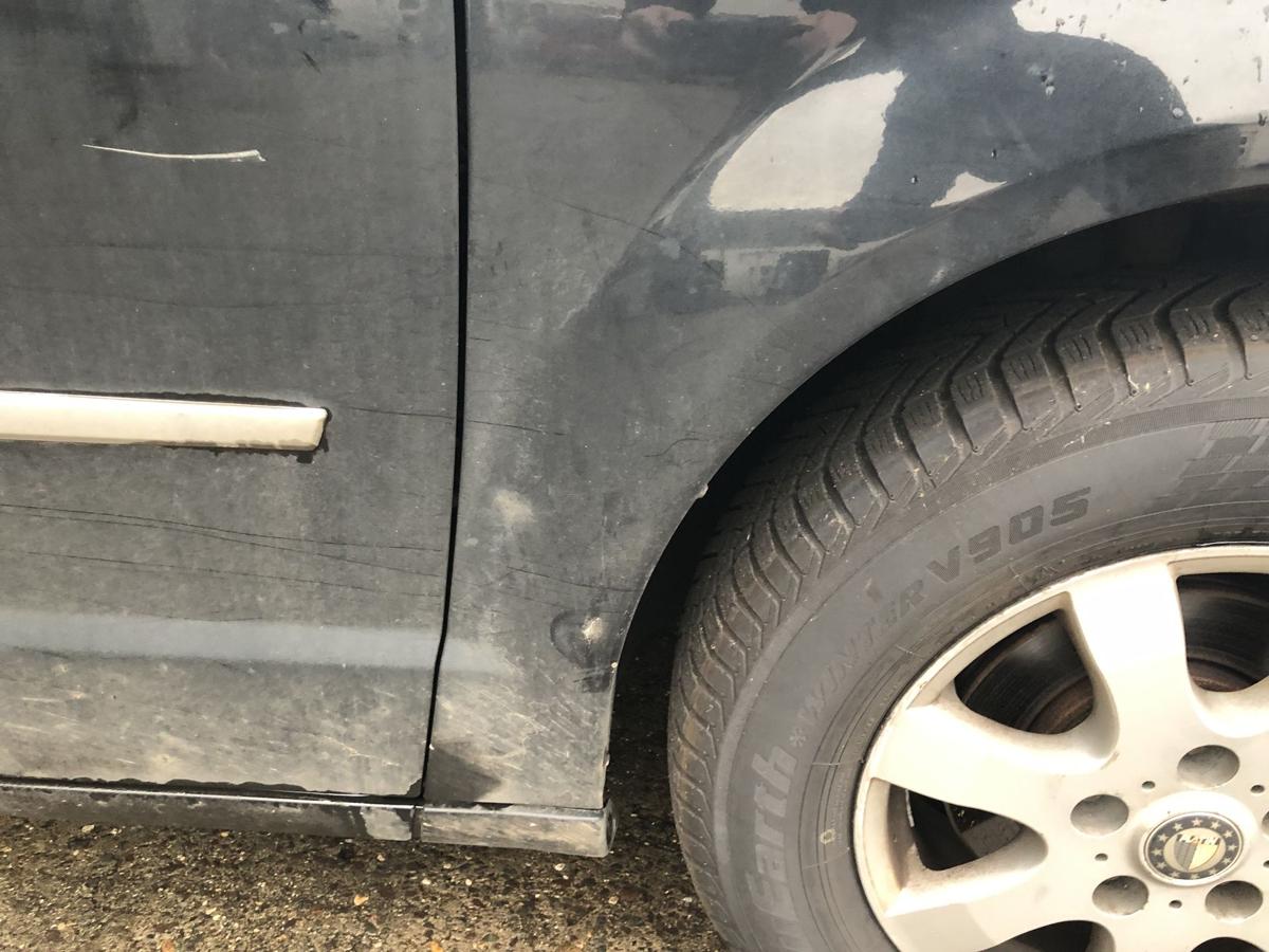 Chrysler Grand Voyager RT Kotflügel vorn rechts Fahrerseite QXR schwarz