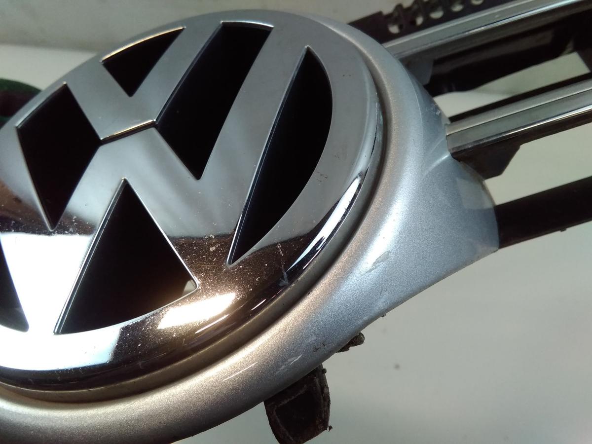 VW Golf 5 1K original K&uuml;hlergrill LA7W reflexsilbermetallic mit Emblem BJ2008
