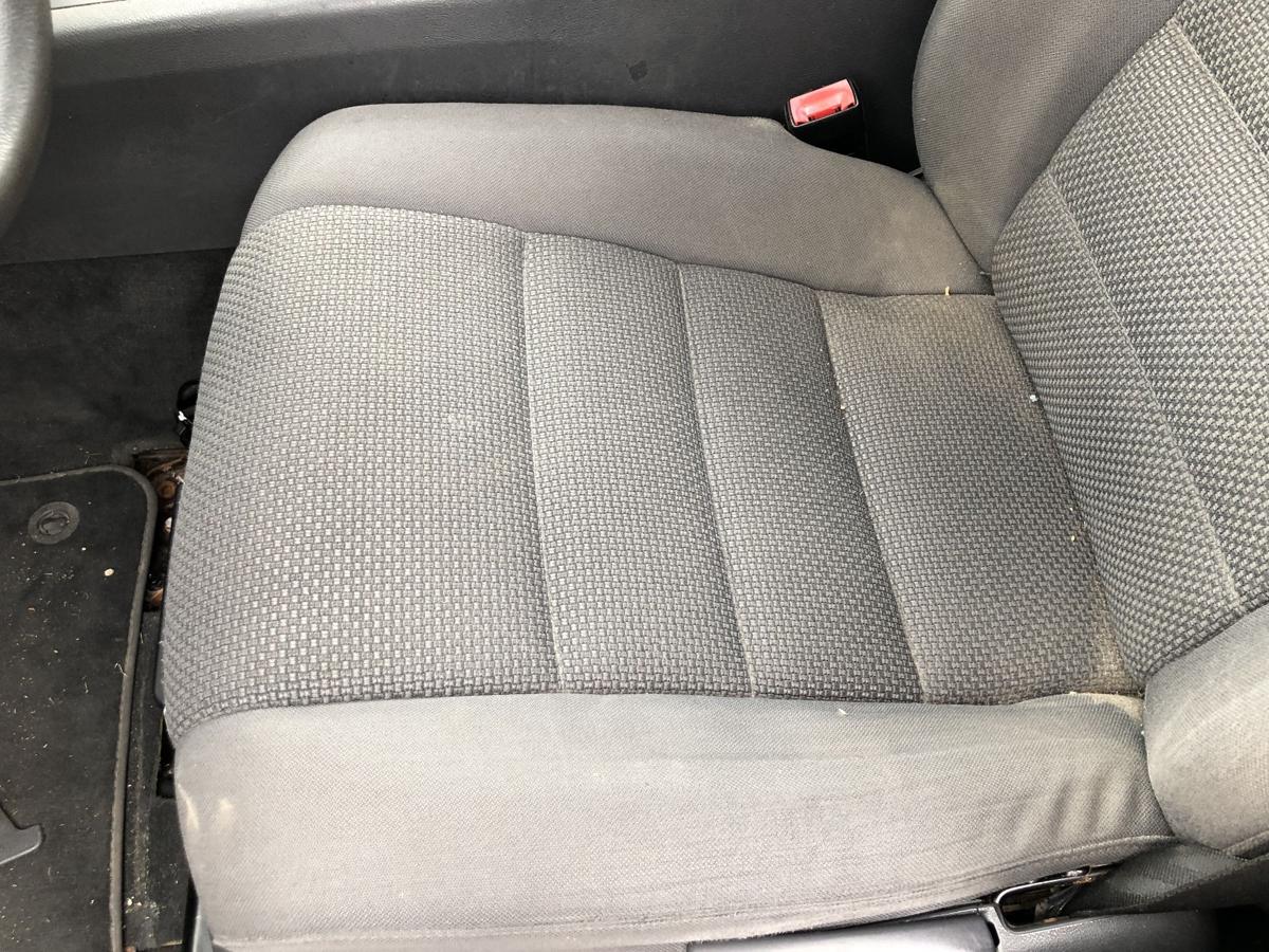 VW Touareg 7L Sitz vorn links Fahrersitz Stoff mit Heizung