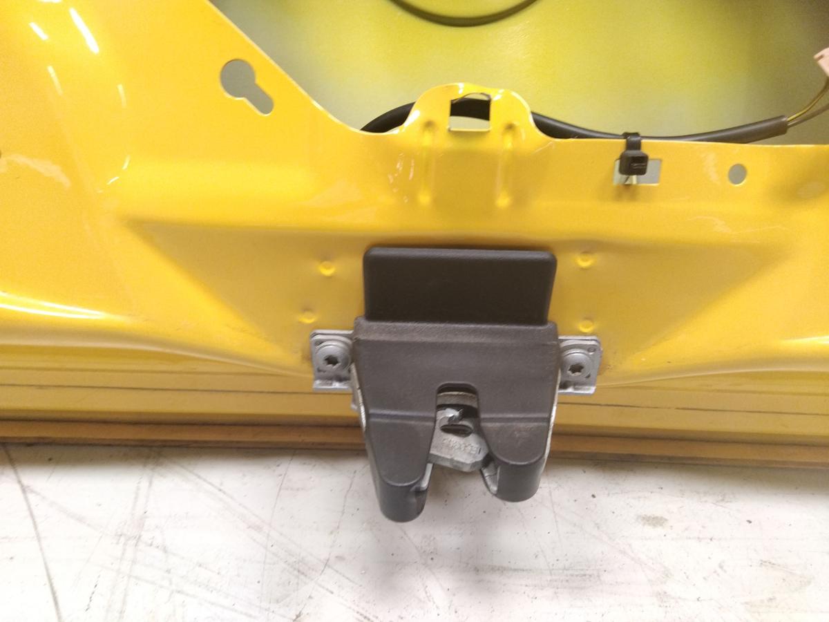 VW Fox 5Z Heckklappe imolagelb LY1C inkl. Heckscheibe und Spoiler Bj.2010