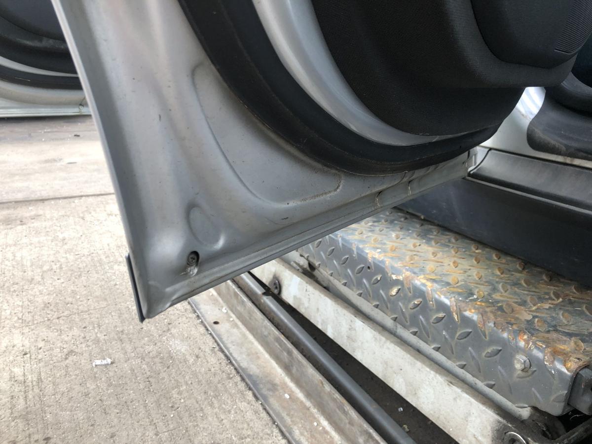 Audi A2 original Tür hinten links Fond Y7W Lichtsilber Bj 2001