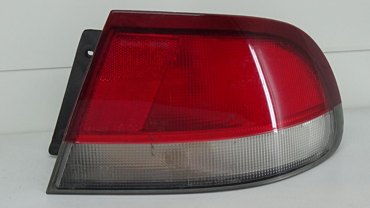 Mazda 626 GE Bj1993 Rückleuchte Rücklicht außen rechts Stufenheck 4 Türig