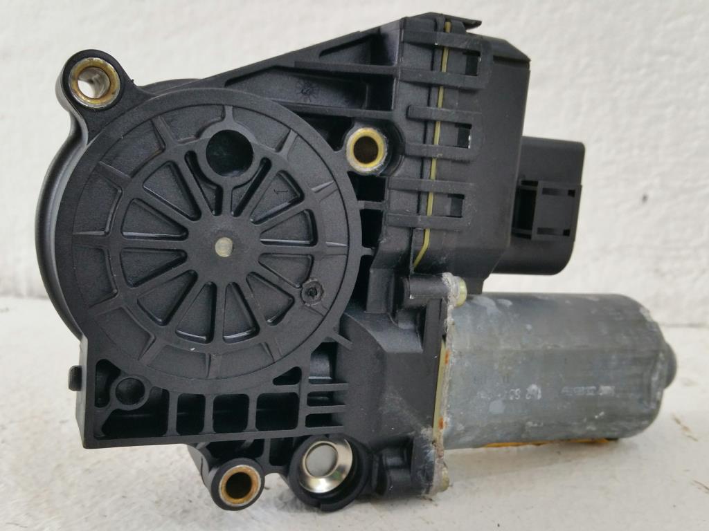 Audi A6 4B Limo Bj.03 orig. Fensterhebermotor hinten rechts 4B0959802B