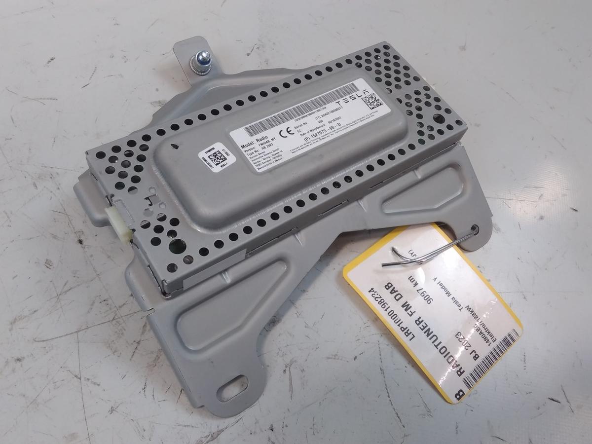 Tesla Model Y original Steuerger&auml;t Radiotuner FM DAB 152797300D BJ2023