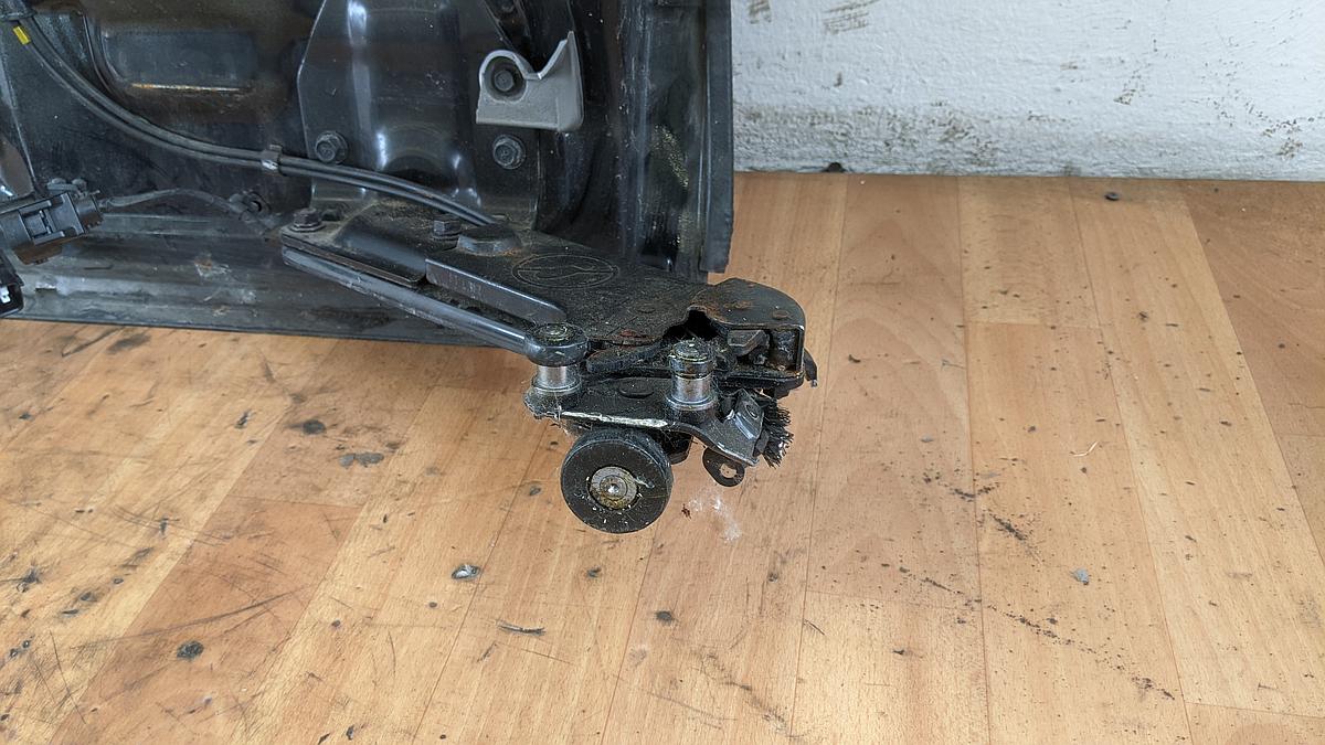 KIA Carnival III T&uuml;r Schiebet&uuml;r hinten links Rohbau MIDNIGHT BLACK [9B]