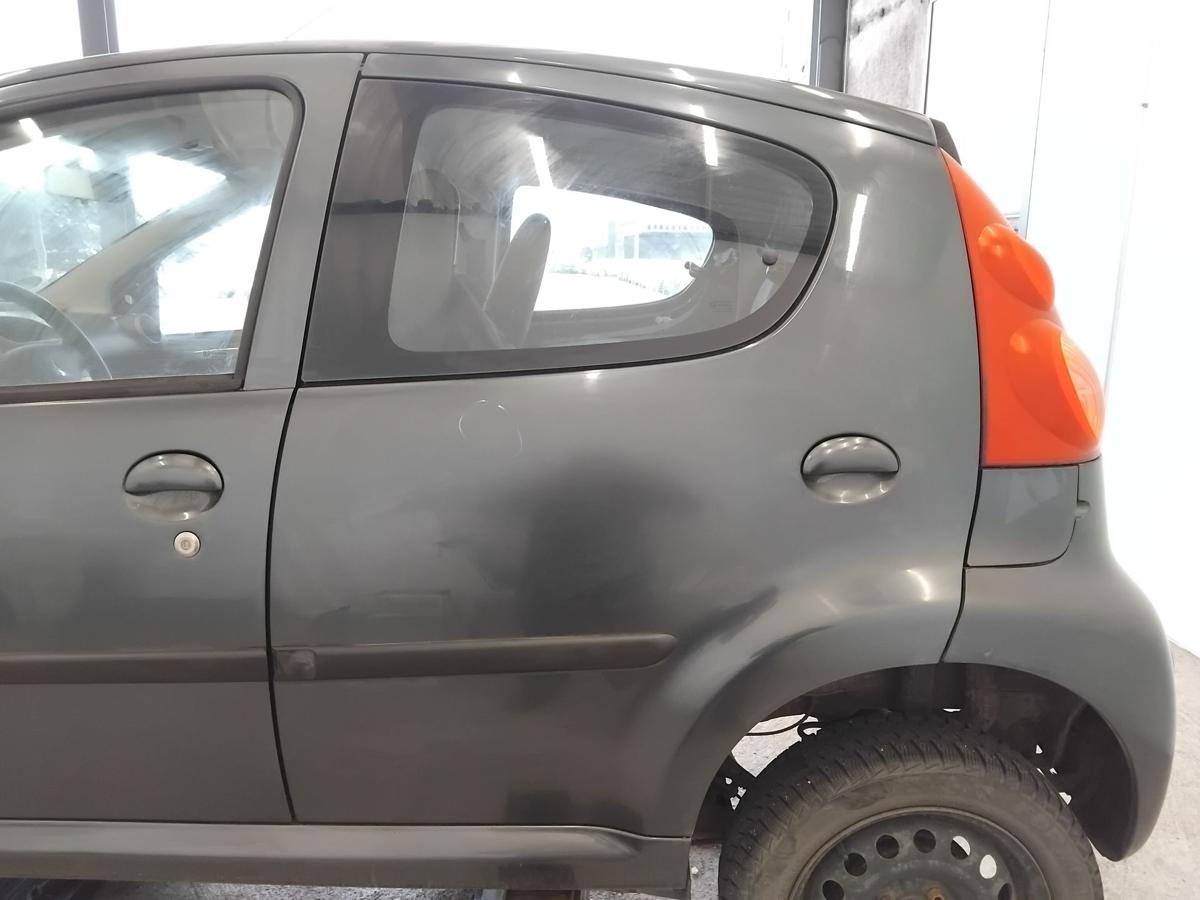 Peugeot 107 T&uuml;r hinten links KTA dark grey mica BJ2009