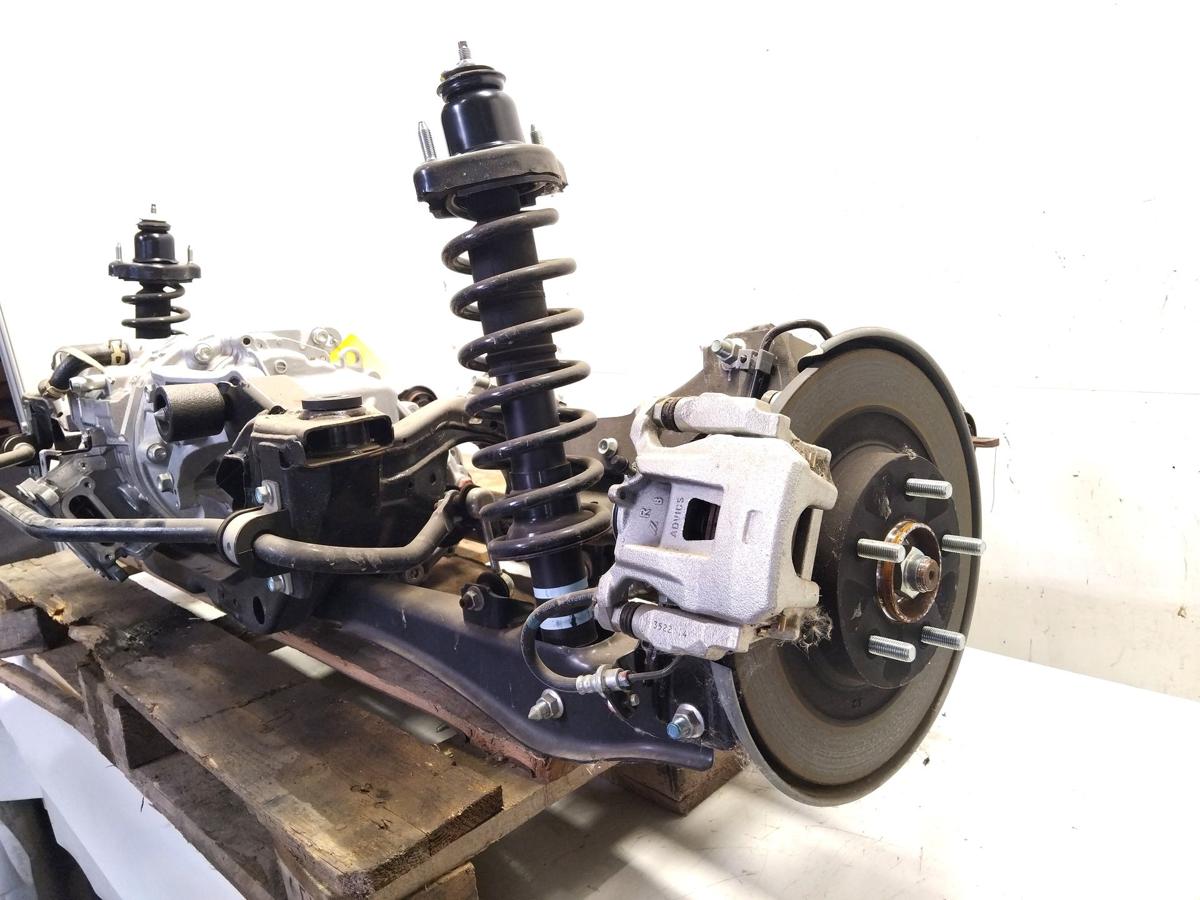 Mitsubishi Eclipse Cross original Elektromotor Hinterachse Achsschenkel Federbein