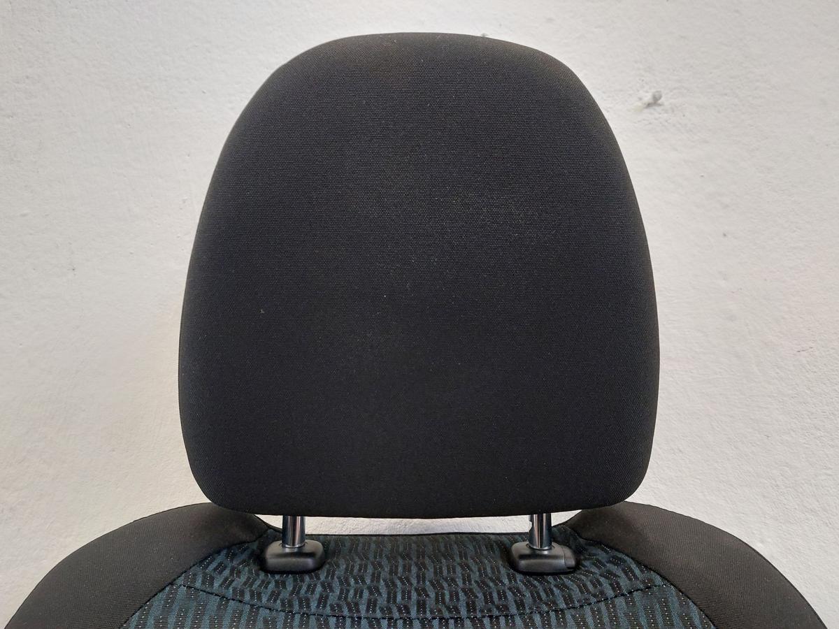 Toyota Yaris XP13 Sitz vorn rechts Beifahrersitz Stoff nur f&uuml;r 5 t&uuml;rer Autositz