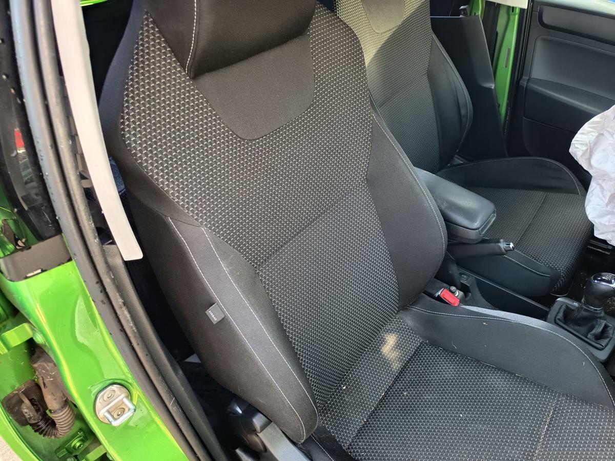 Skoda Rapid original Sitz vorn rechts Beifahrer Stoff anthrazit beheizt Bj 2015