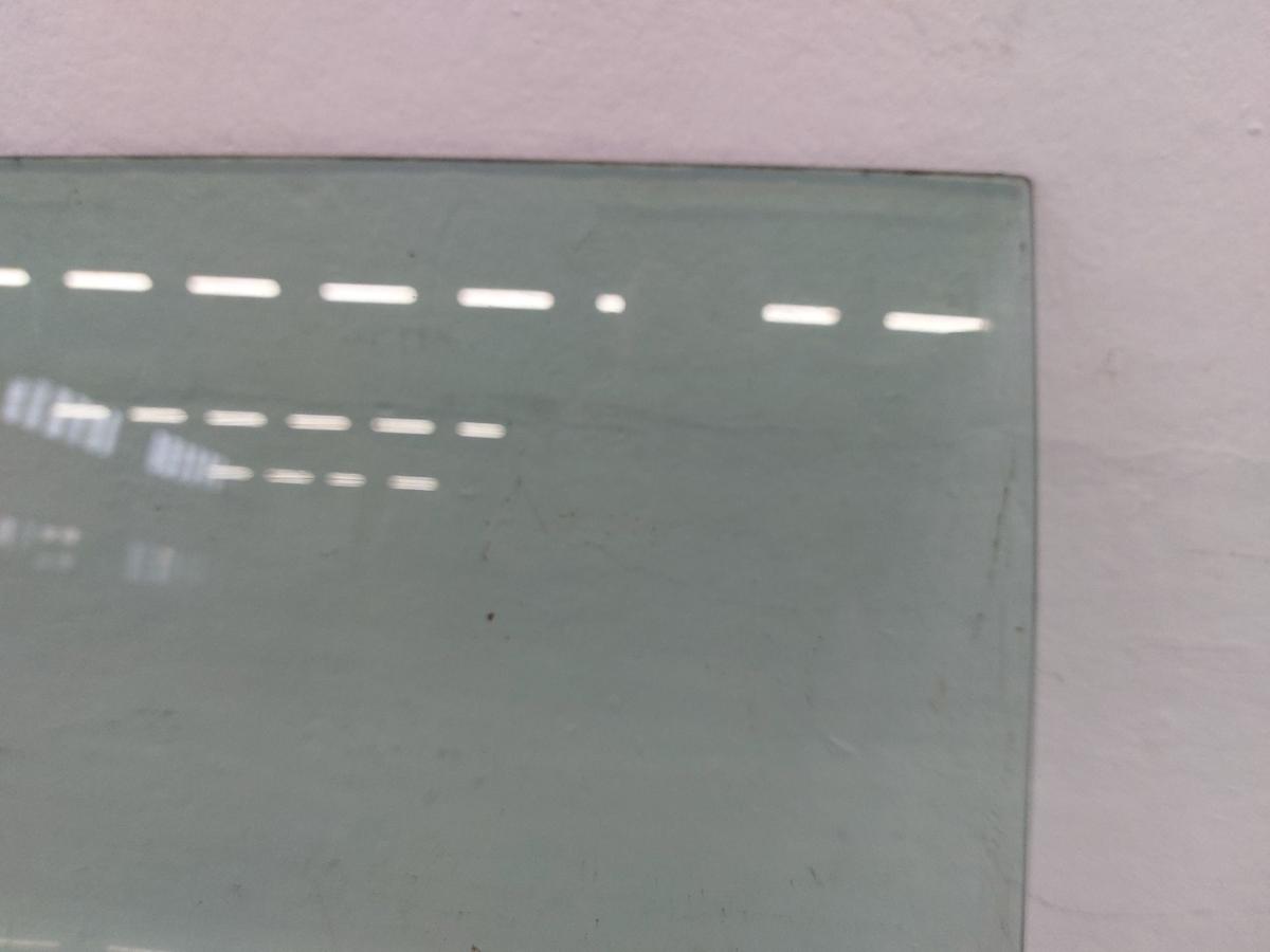 VW Golf Sportsvan AUV ab17 T&uuml;rscheibe hinten rechts coloriert Seitenscheibe