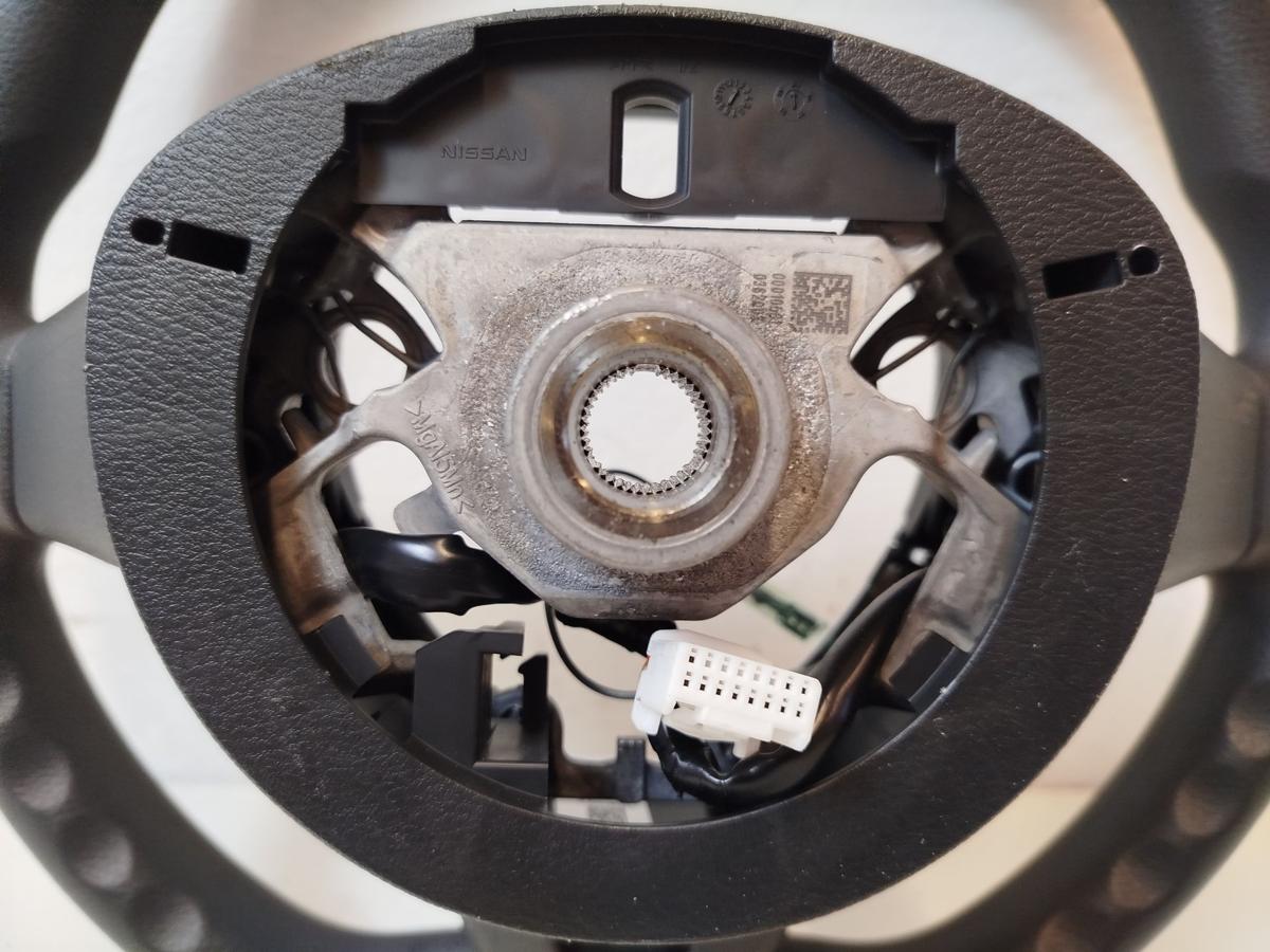Nissan Micra K14 Lenkrad Plastiklenkrad 3 Speichen mit Mufu kein Leder
