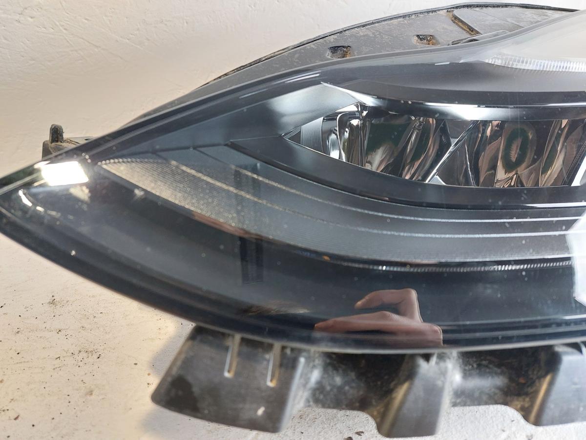 Tesla Model Y Scheinwerfer links Hauptscheinwerfer LED OEM HELLA Lampe