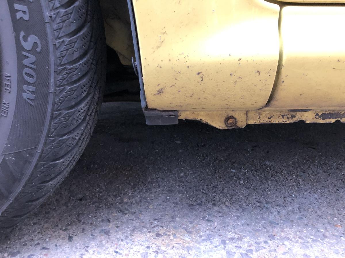 Peugeot 107 Typ P Kotfl&uuml;gel vorn links Fahrerseite KBL Citrus Gelb