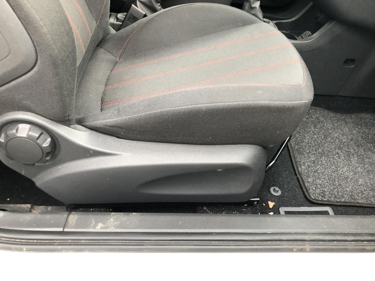 Opel Corsa D ab 2010 Sitz vorn rechts Beifahrersitz o Hzg 3t&uuml;rer Stoff Facelift