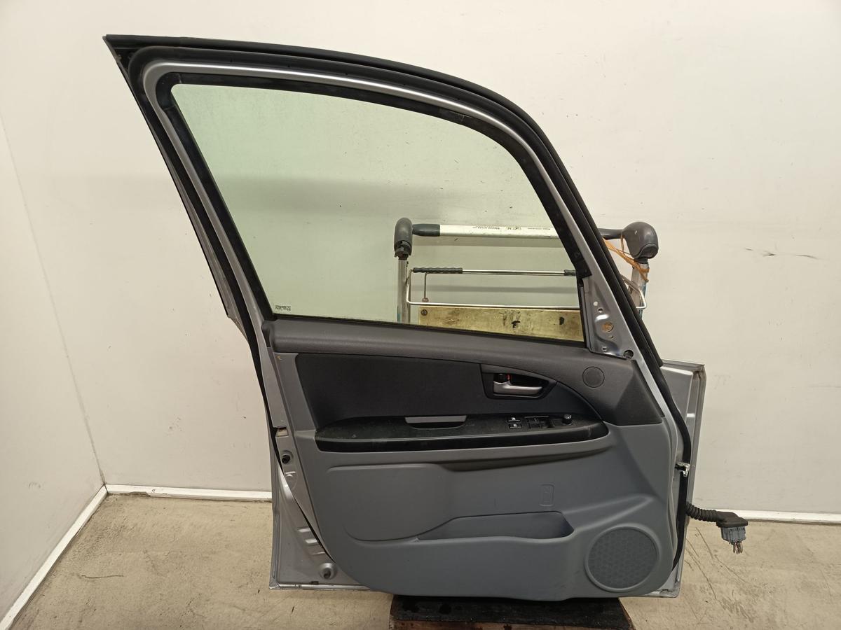Suzuki SX4 5trg original T&uuml;r vorn links Fahrer ZCC Silky silver Bj 2007