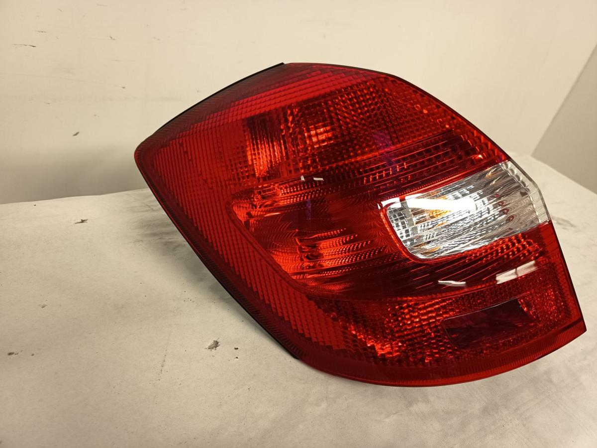 Skoda Fabia II 5J Limo Bj 2007 vor Facelift original Rückleuchte links Fahrer