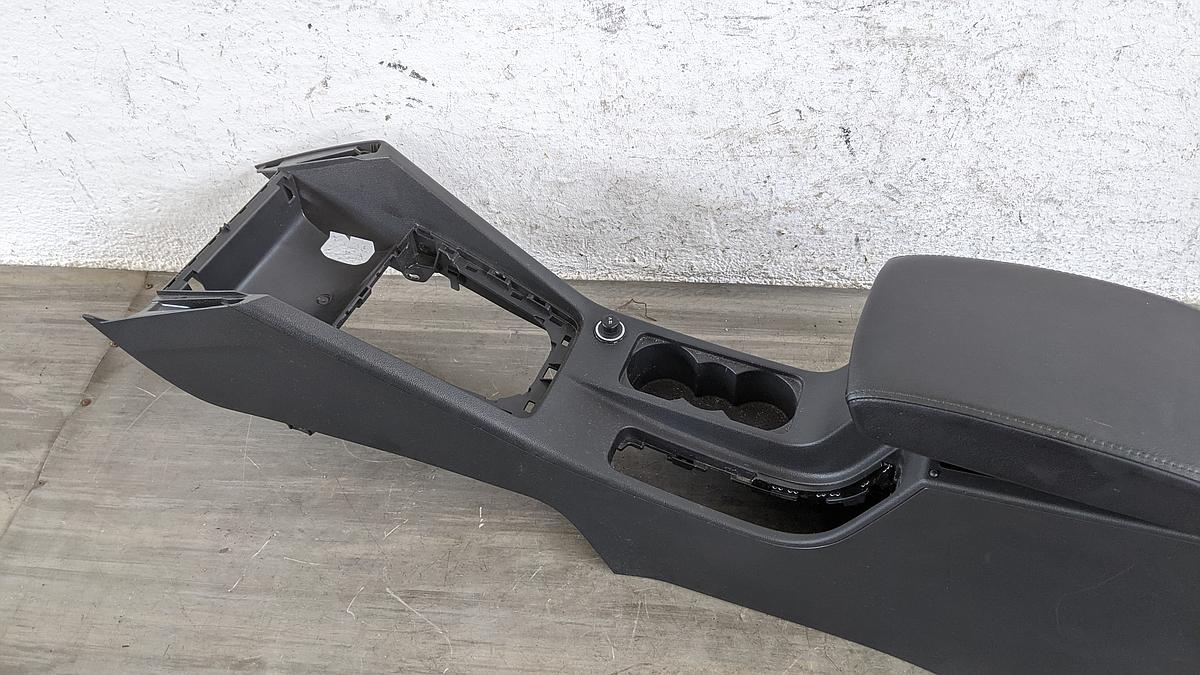 Skoda Octavia 5E Scout Armlehne vorn Tunnelverkleidung Mittelarmlehne