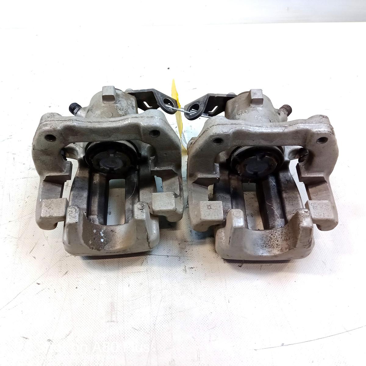 VW Bora 4-Motion original Satz Bremss&auml;ttel Hinterachse links und rechts Bj.2000