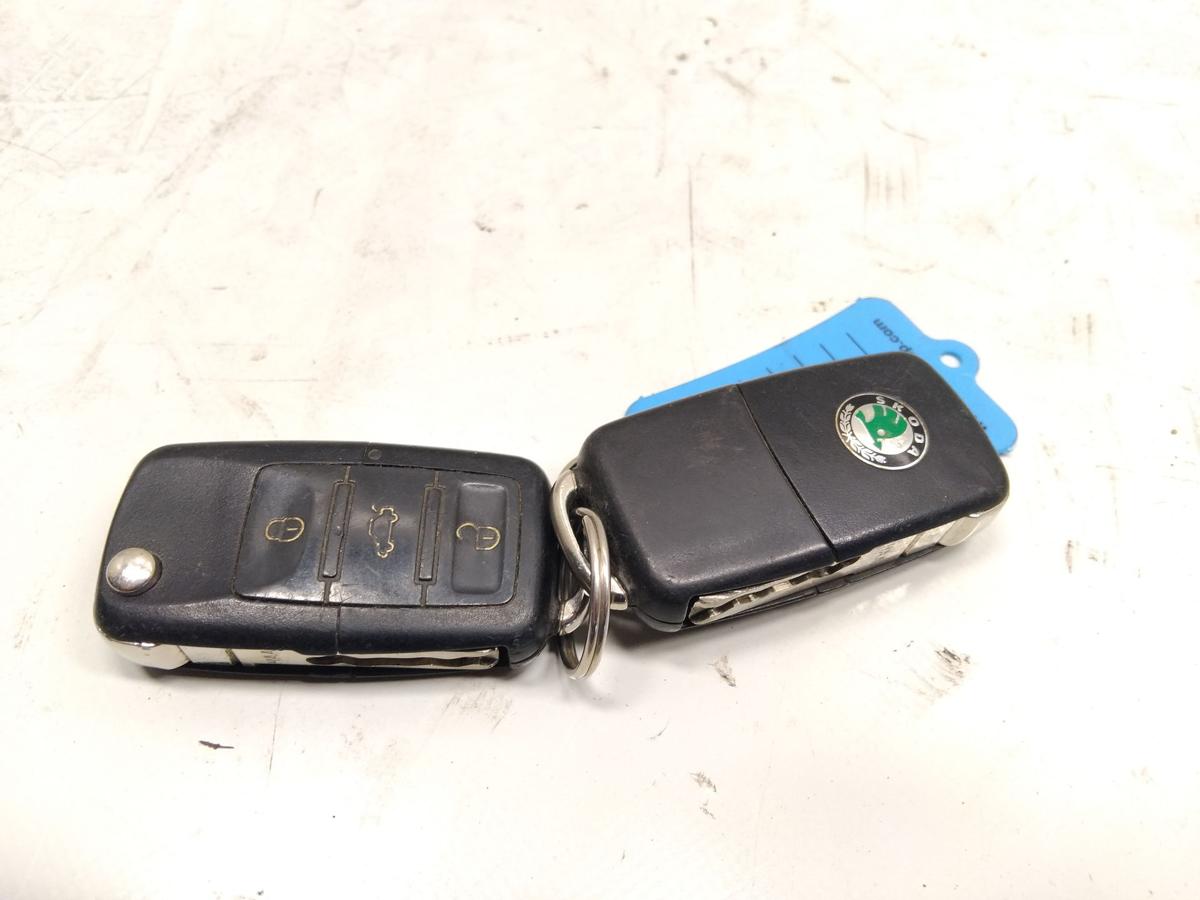 Skoda Fabia 5J Z&uuml;ndschloss 4B0905851C mit 2x Schl&uuml;ssel BJ2008