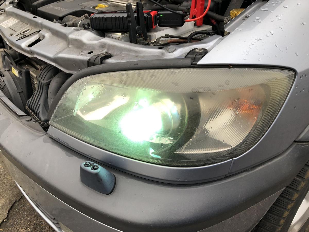 Opel Zafira A Scheinwerfer links Xenon tr&uuml;b 24434826 Frontscheinwerfer