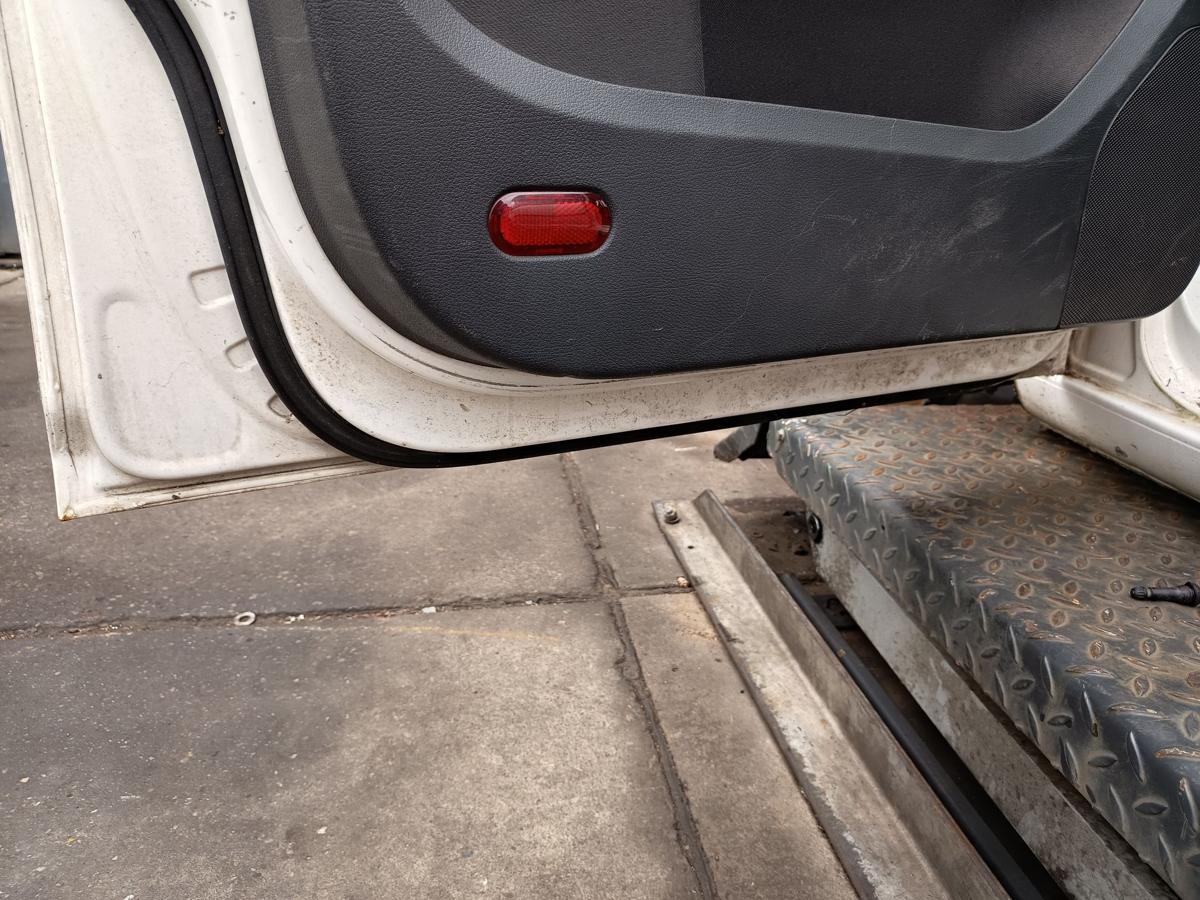 VW Touran 1T original T&uuml;r vorne links LB9A Candywei&szlig; Baujahr 2004