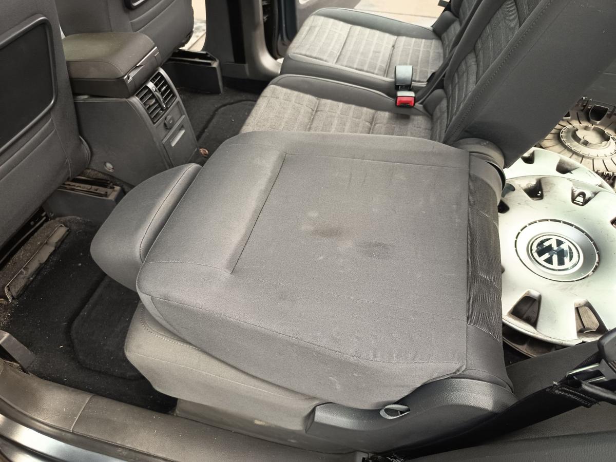 VW Touran 1T original Sitz hinten links Fond Reihe 2 Stoff Anthrazit Bj 2006