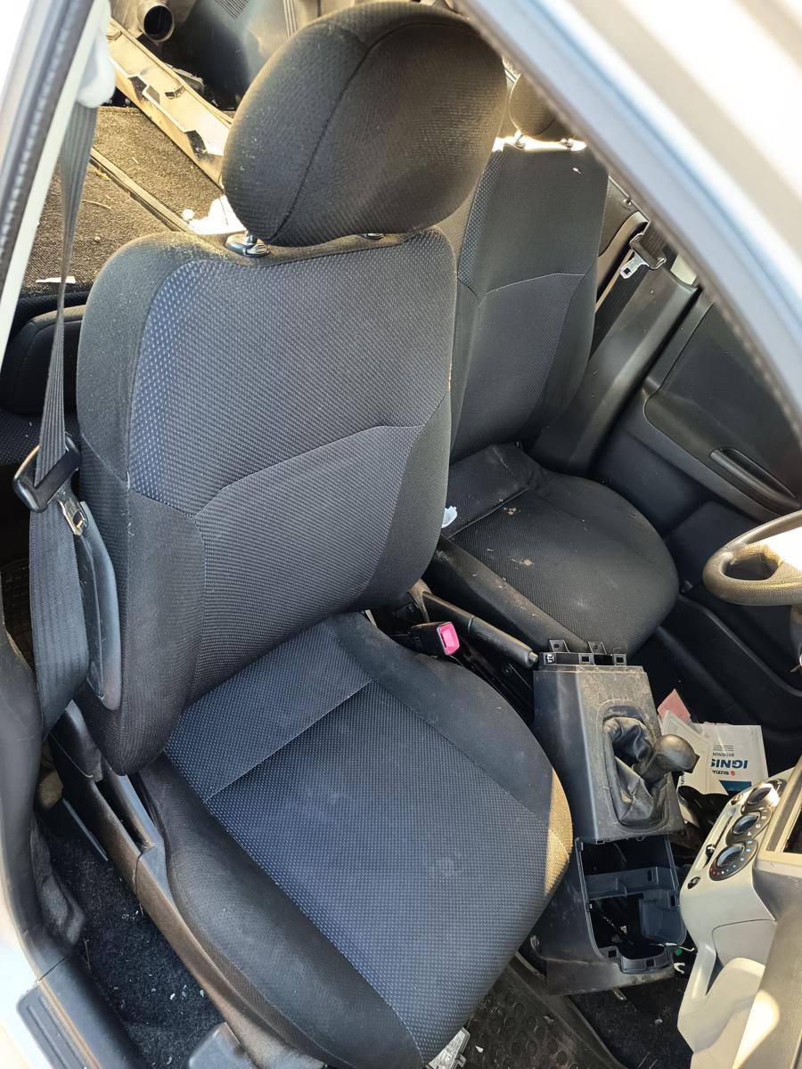 Suzuki Ignis II X45 original Beifahrersitz Sitz rechts Stoff schwarz EZ2007