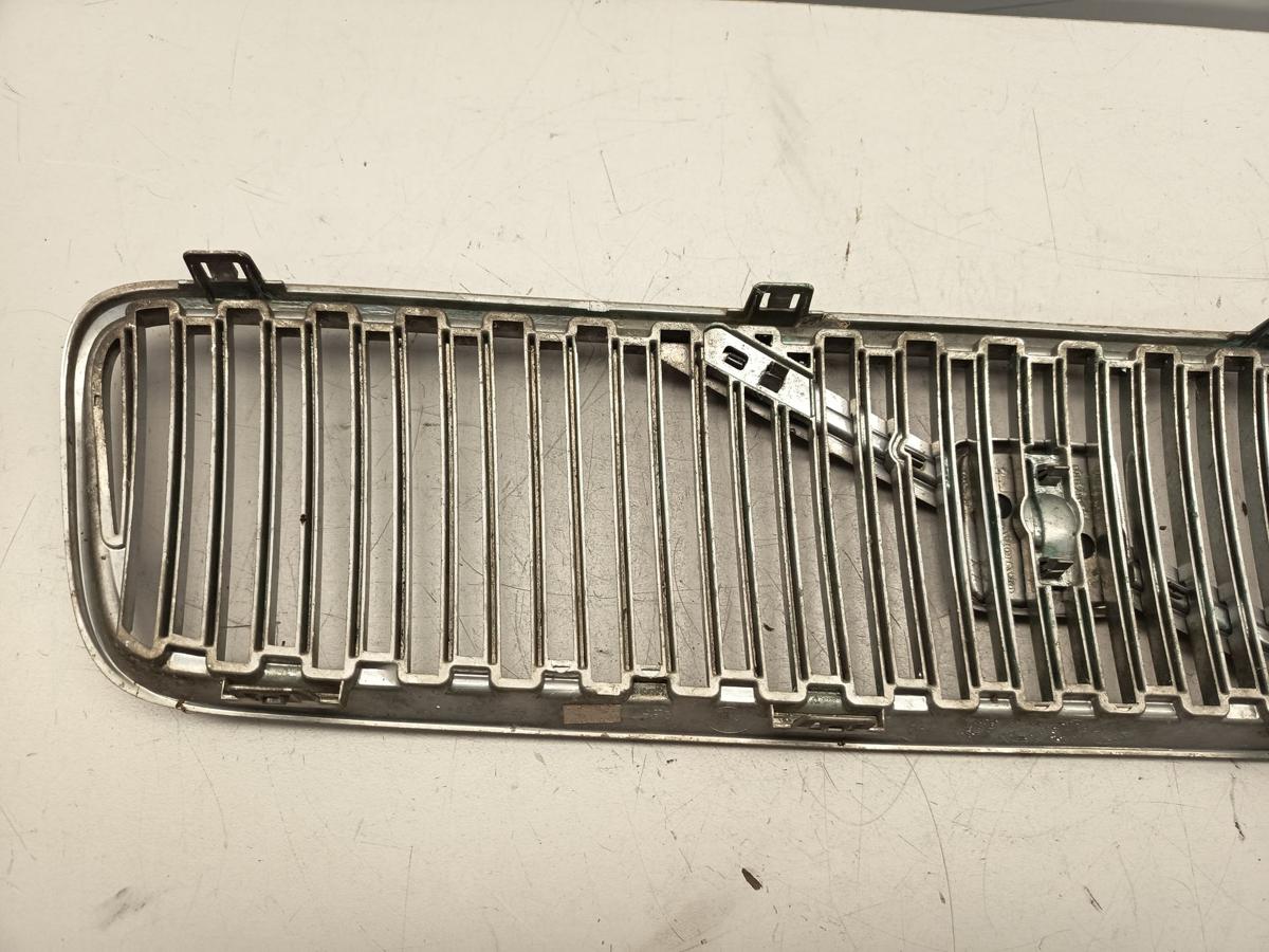 Volvo V50 original K&uuml;hlergrill Emblem vor Facelift Bj 2007