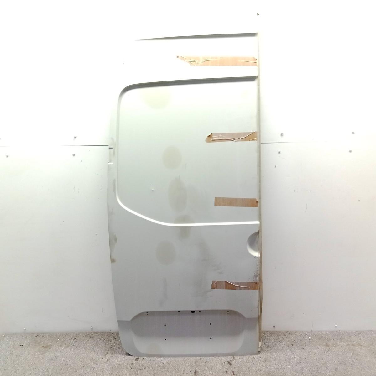 Mercedes Sprinter 907 Heckfl&uuml;gelt&uuml;r links besch&auml;digt Bj.2020