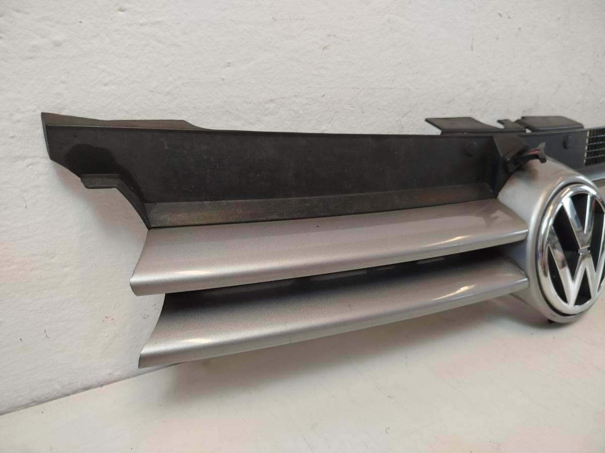 VW Golf 4 IV 1J K&uuml;hlergrill vorn Grill Frontgrill mit VW Logo LD7V Silbergrau