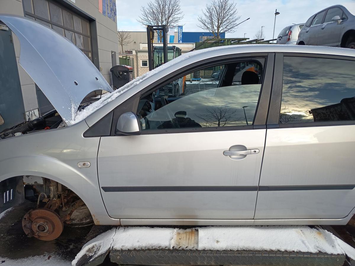 Ford Fiesta VI 5t&uuml;rer original T&uuml;r vorn links Fahrer Polarsilber Bj 2005