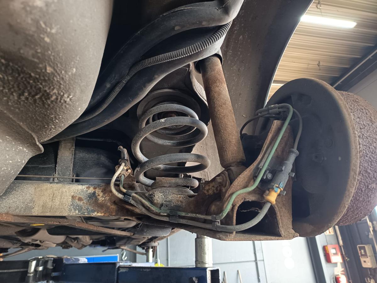 Opel Tigra Twin Top original Hinterachse Tr&auml;ger trommelgebremst 105tkm Bj 2007