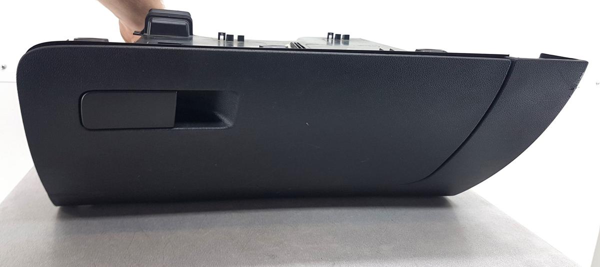 Skoda Rapid Handschuhfach 5JB857097D in schwarz Bj2015