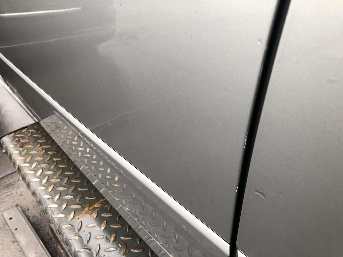Audi A4 8E original Tür vorn links Fahrer Y7Q Atlasgrau Bj 2002