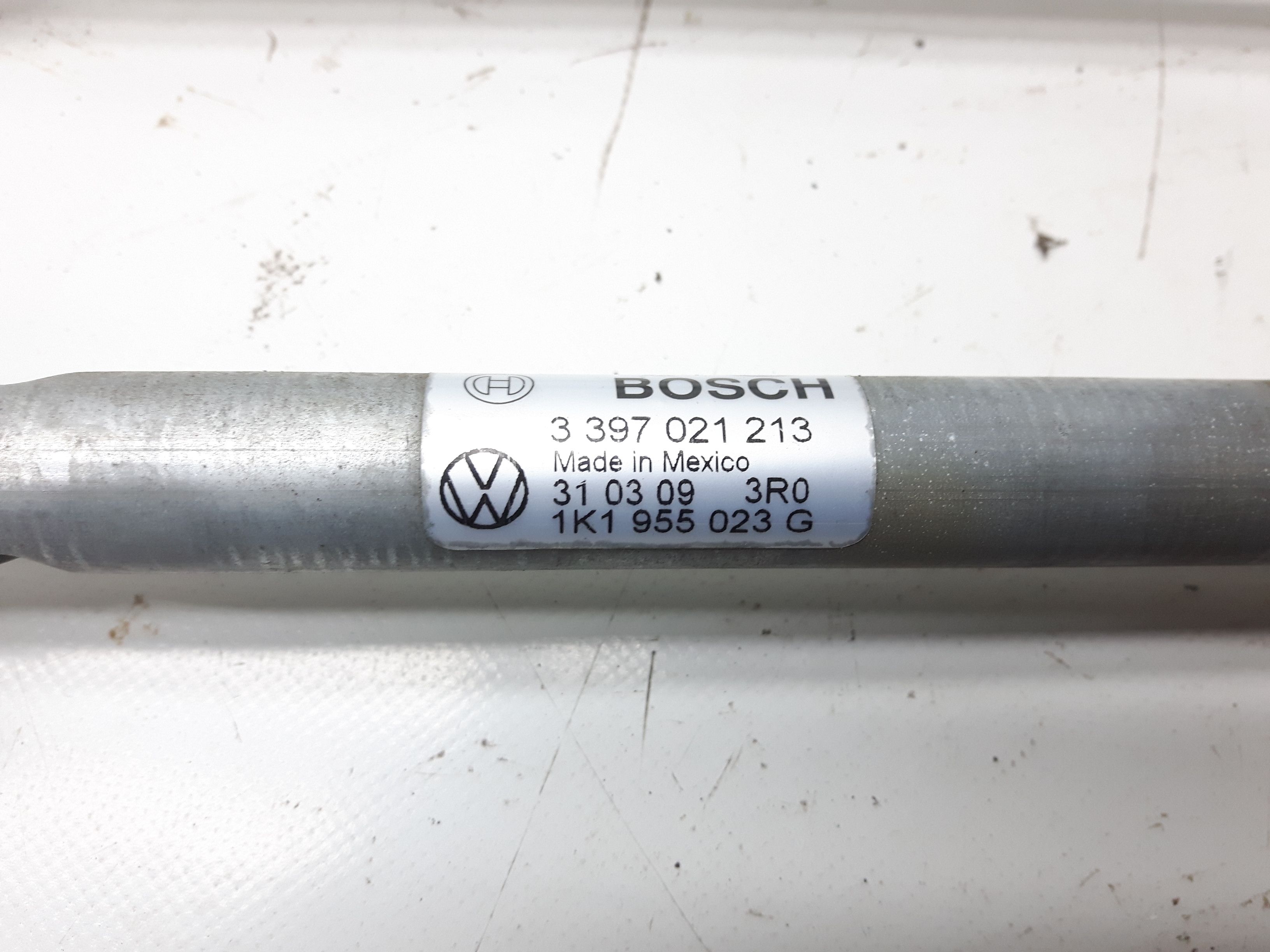 VW Golf 5 Variant Bj.2009 original Wischergestänge vorn Bosch 3397021213