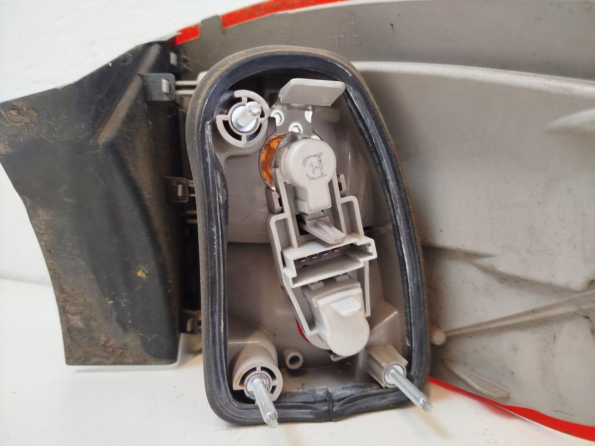 Ford Mondeo BA7 Kombi R&uuml;ckleuchte Schlussleuchte R&uuml;cklicht aussen links bis 10