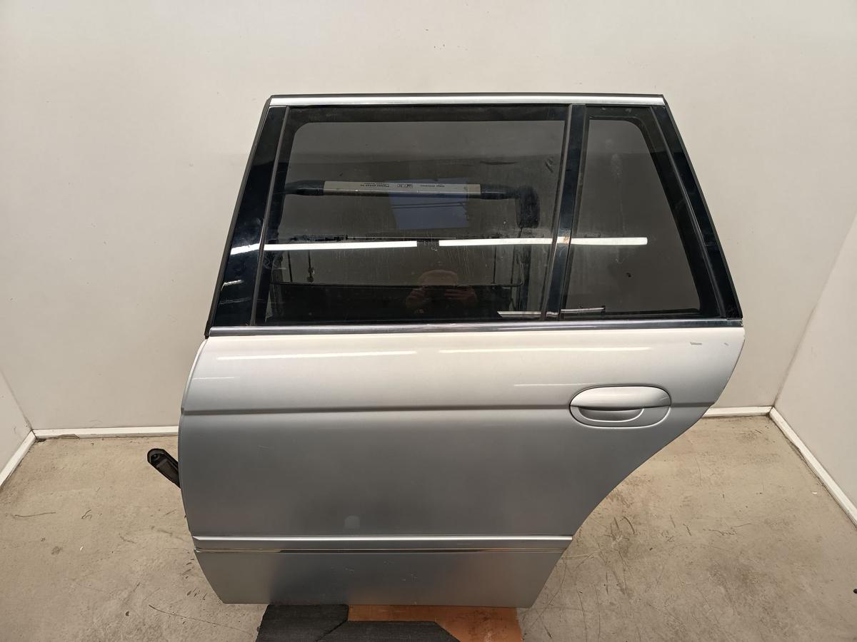 BMW E39 Kombi original T&uuml;r hinten links 354 Titansilber Baujahr 2002