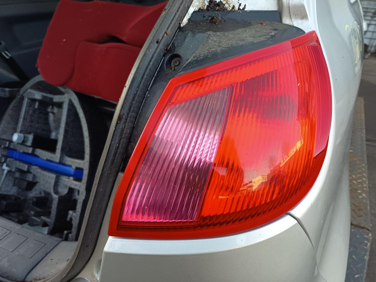 Mitsubishi Colt Z30 original R&uuml;ckleuchte rechts Heck/Schluss/Licht Bj 2005