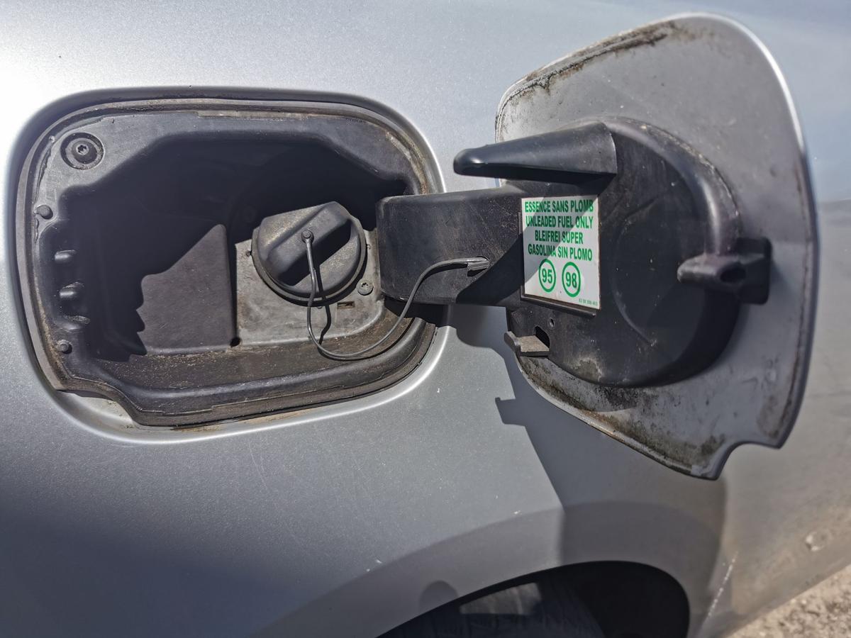 Renault Clio III R Tankklappe Tankdeckel Tankverschluss TED69 Gris Platine Met