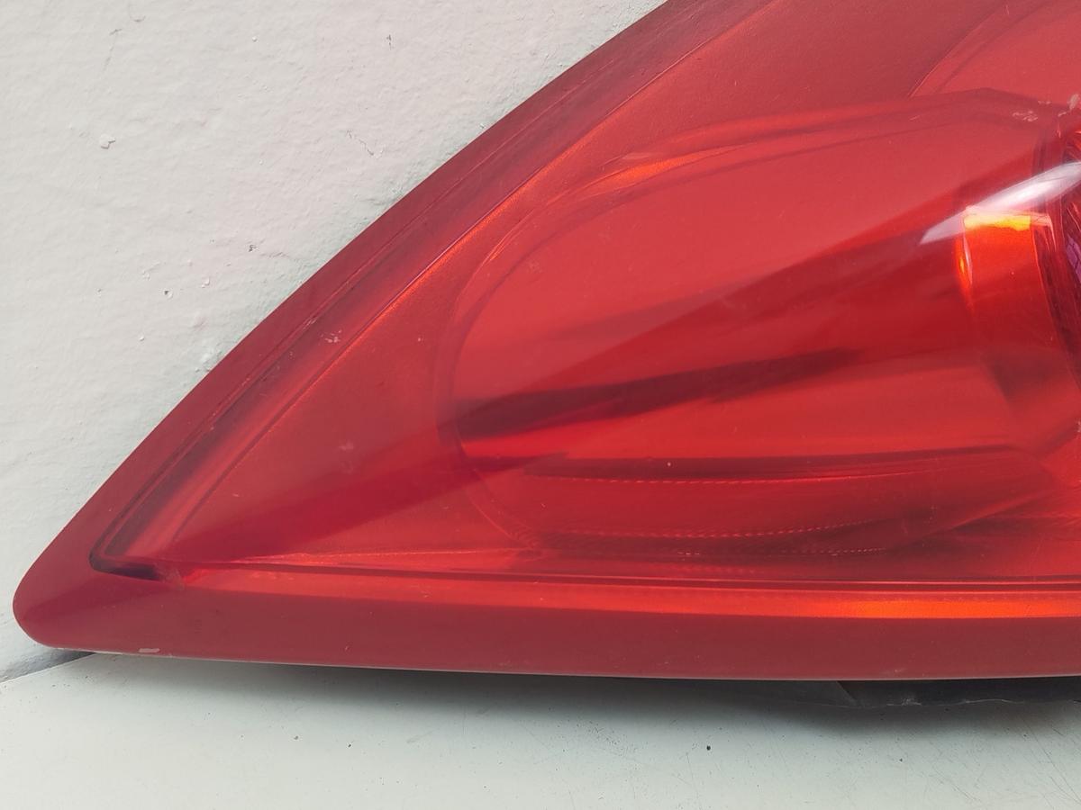 Nissan Primera P12 Fliessheck R&uuml;ckleuchte rechts R&uuml;cklicht starke Kratzer 5trg