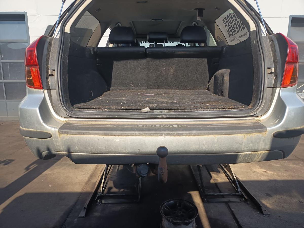 Subaru Legacy original Sto&szlig;stange F&auml;nger hinten Heck 39D Brillantsilber Bj 2005