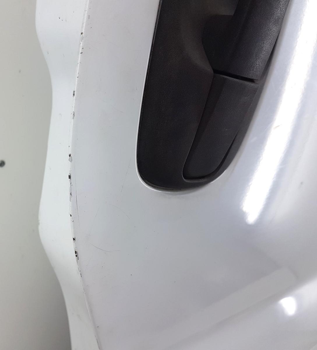 Opel Vivaro Tür vorn rechts in 10U Casablancaweiss Bj2007