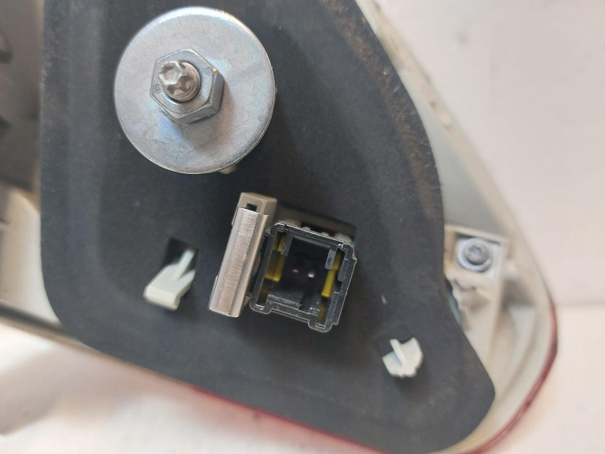 Peugeot 2008 I CU R&uuml;ckleuchte innen rechts Innenteil Heckklappe bis 2016