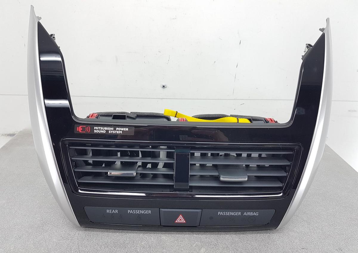 Mitsubishi Eclipse Cross Luftd&uuml;se mitte inkl Warnblinkschalter Bj2023 8002D032