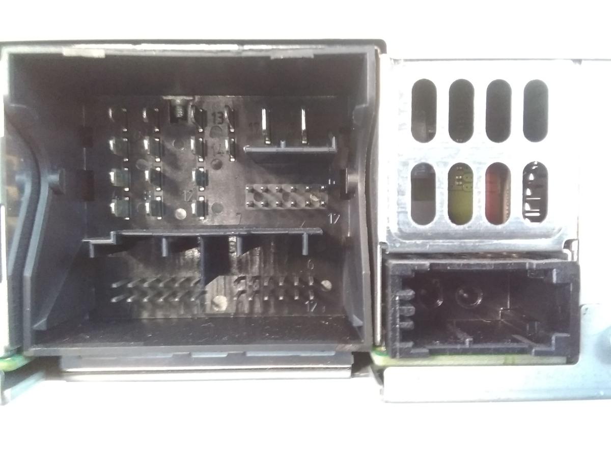 Audi A1 8X original Radio Multimedia Media Center RMC CD SD 8X0035185 BJ2010