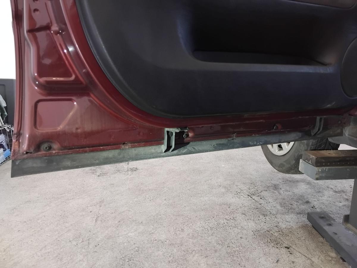 VW Passat 3B original T&uuml;r vorn links Fahrert&uuml;r coloradorotmetallic LB3Y BJ1997