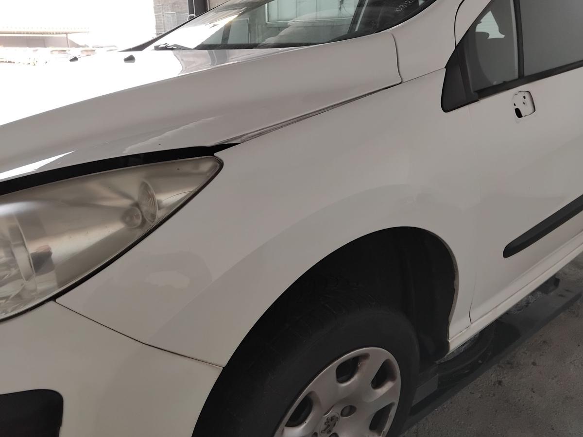 Peugeot 308 I original Kotfl&uuml;gel vorn links EWP Schneewei&szlig; BJ2010