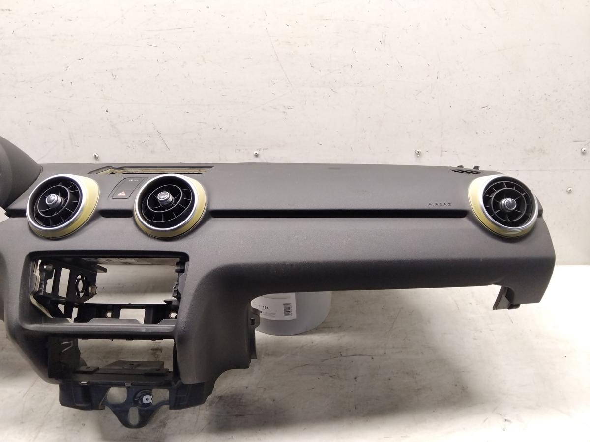 Audi A1 8X original Armaturenbrett Cockpit schwarz BJ2010